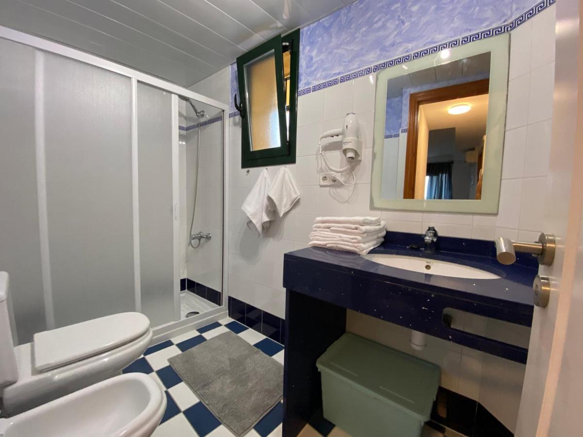Apartments Sant Lluis Center, 2 Min Walk From The Sea يوريت دي مار المظهر الخارجي الصورة