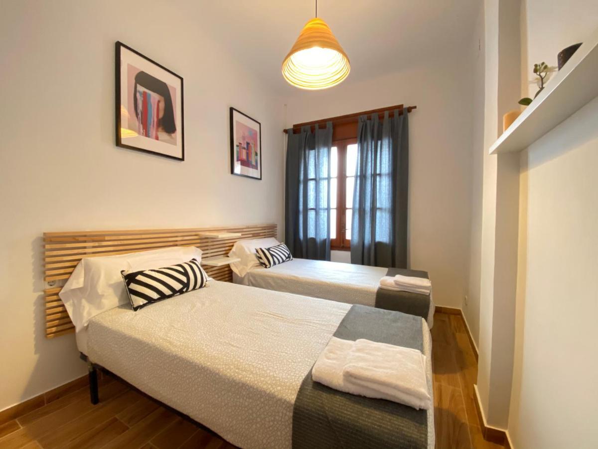 Apartments Sant Lluis Center, 2 Min Walk From The Sea يوريت دي مار المظهر الخارجي الصورة